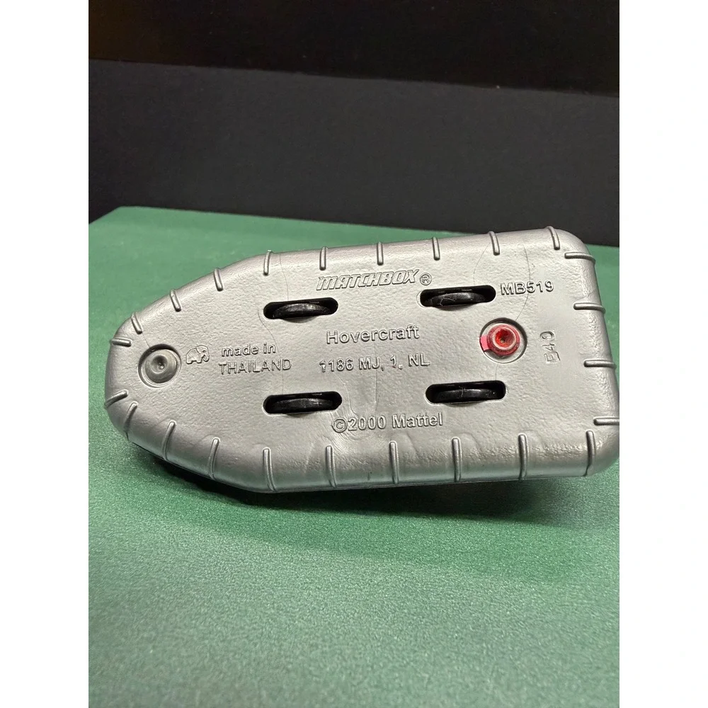 Matchbox Hovercraft MB519 Red Silver Rescue Lifeguard Diecast Toy Boat 2000